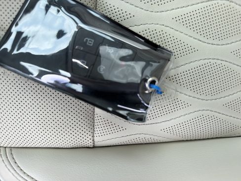 Used 2023 Buick Envision Avenir AWD/4WD image 37