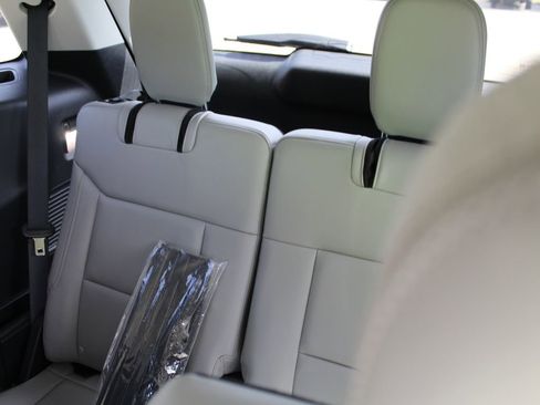 Used 2025 Ford Explorer Active w/ Active Comfort Package RWD image 13