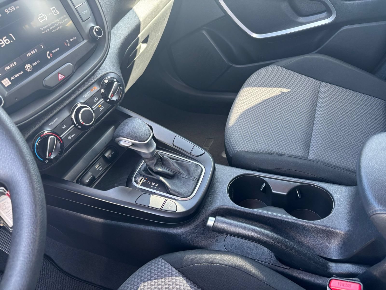 Used 2025 Kia Soul LX w/ LX Technology Package FWD image 38