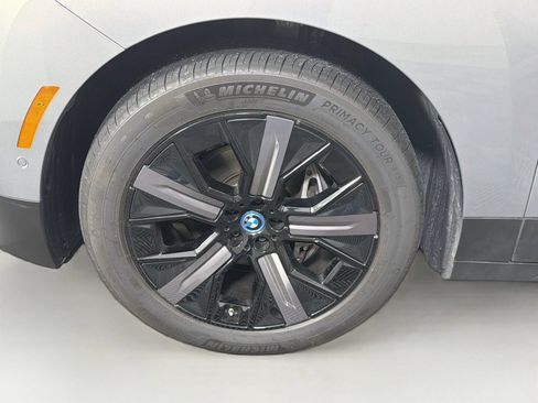 Used 2024 BMW iX xDrive50 w/ Premium Package AWD/4WD image 33