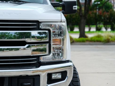 Used 2017 Ford F250 Lariat w/ FX4 Off-Road Package AWD/4WD image 6