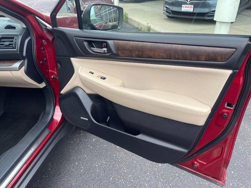 Used 2016 Subaru Outback 2.5i Limited AWD/4WD image 12