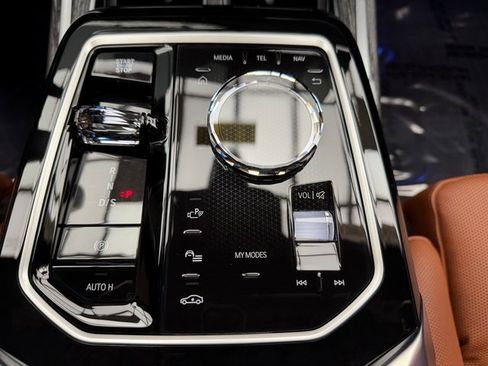 Certified 2025 BMW 760i xDrive image 20