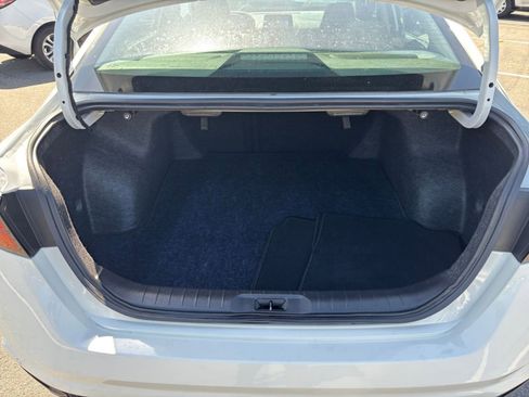 Used 2025 Nissan Altima 2.5 SV FWD image 32