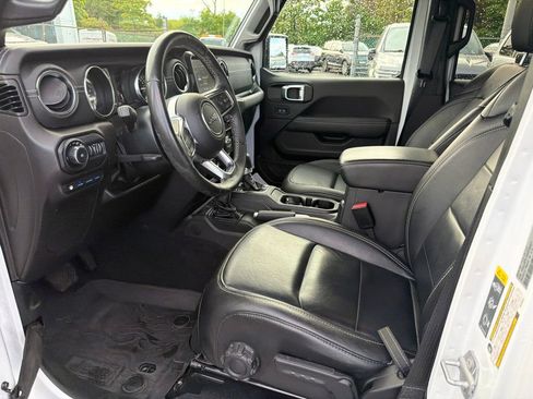 Used 2022 Jeep Wrangler Unlimited Sahara w/ Cold Weather Group AWD/4WD image 13