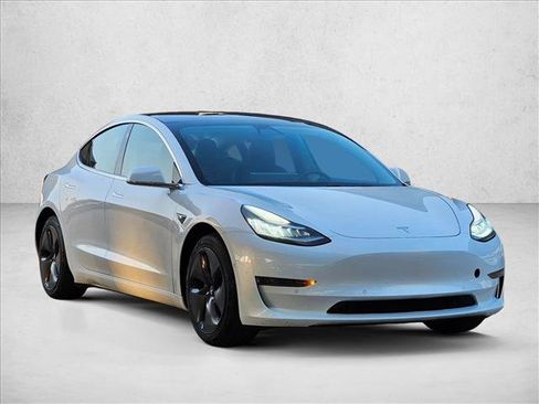 Used 2020 Tesla Model 3 Standard Range Plus RWD image 3
