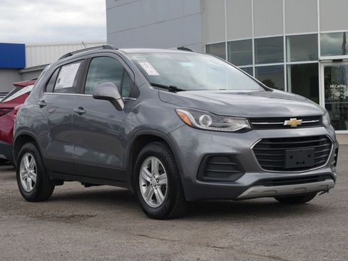 Used 2020 Chevrolet Trax LT FWD image 2