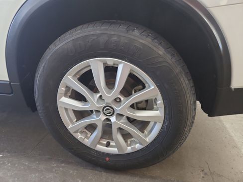 Used 2017 Nissan Rogue SV image 24