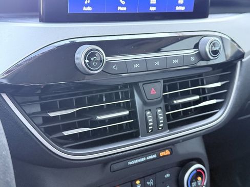 Used 2021 Ford Escape SE image 16