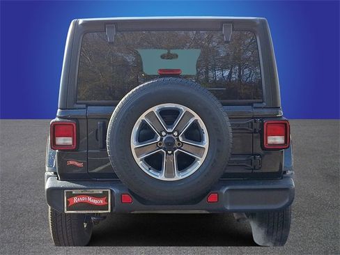 Used 2022 Jeep Wrangler Unlimited Sahara image 5