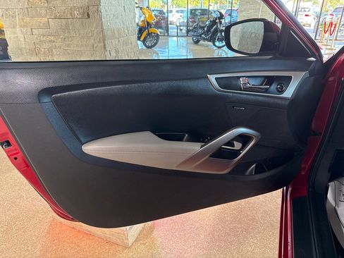 Used 2012 Hyundai Veloster w/ Style Pkg FWD image 9