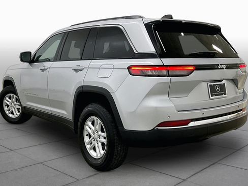 Used 2024 Jeep Grand Cherokee Laredo RWD image 12