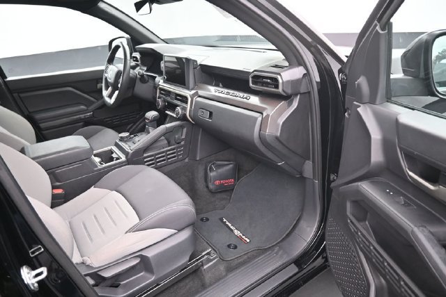 Used 2024 Toyota Tacoma TRD Off-Road AWD/4WD image 9