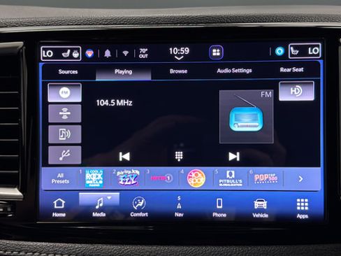 Used 2023 Chrysler Pacifica Touring-L w/ Uconnect Theater Family Group AWD/4WD image 32