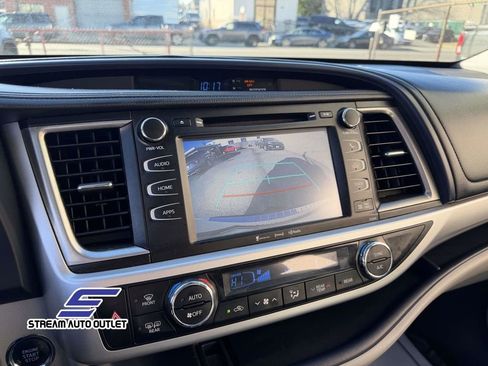 Used 2019 Toyota Highlander XLE image 45