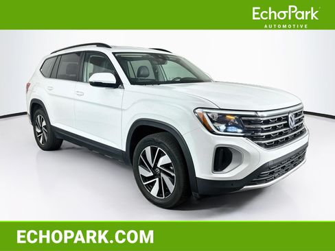 Used 2025 Volkswagen Atlas SE FWD image 1