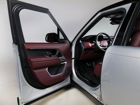 New 2025 Land Rover Range Rover SE image 19