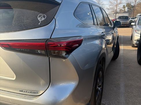 Used 2020 Toyota Highlander XLE image 7