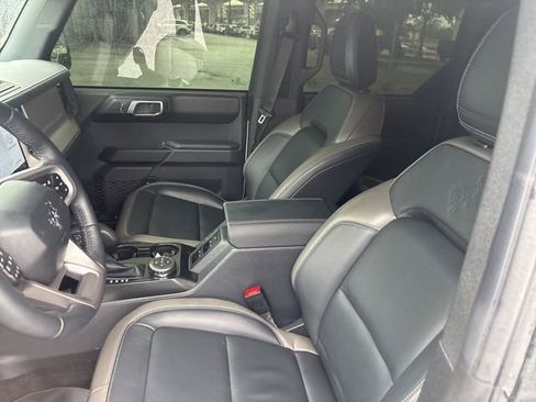 Used 2025 Ford Bronco Outer Banks w/ Sasquatch Package AWD/4WD image 12