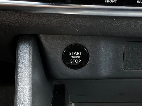 Used 2025 Nissan Rogue SV AWD/4WD image 26