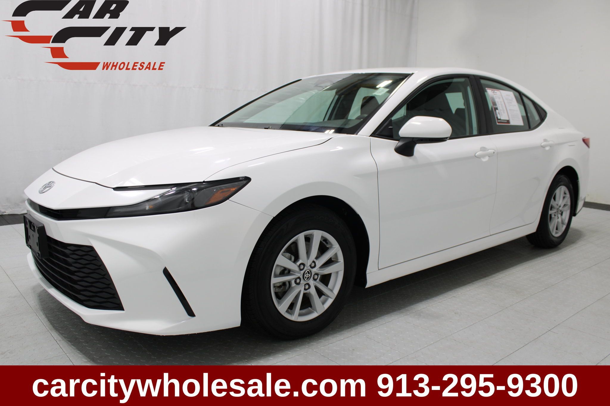 Used 2025 Toyota Camry LE FWD image 1