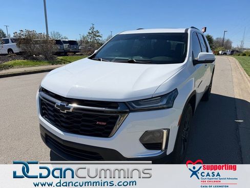 Used 2023 Chevrolet Traverse RS image 1