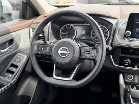 Used 2023 Nissan Rogue SV image 12