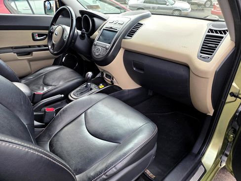 Used 2013 Kia Soul ! w/ Premium Pkg image 24