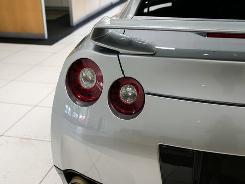 Used 2016 Nissan GT-R Premium AWD/4WD image 11