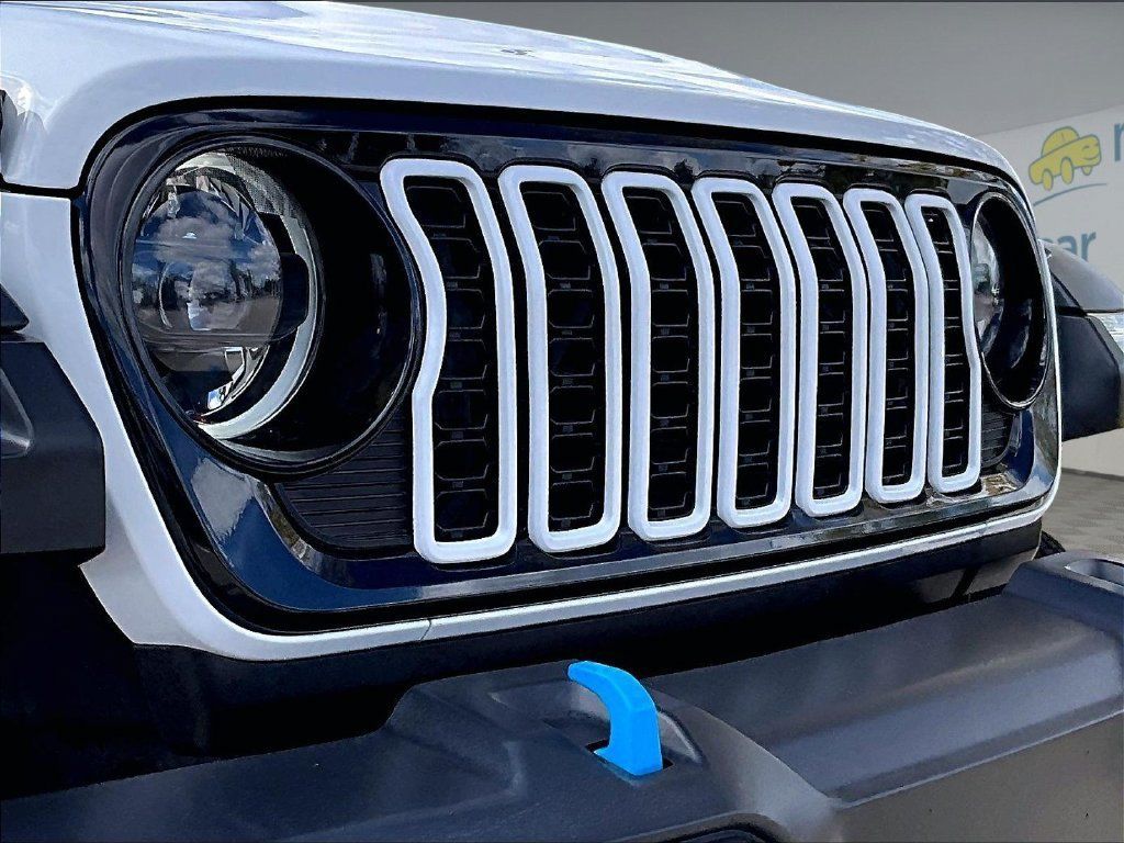 Used 2024 Jeep Wrangler Unlimited AWD/4WD image 30