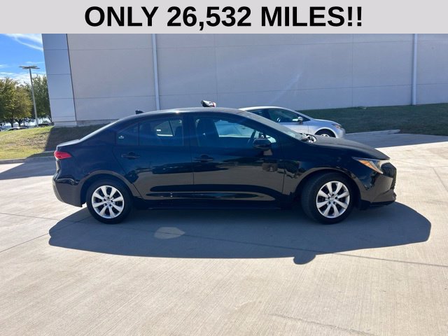 Used 2025 Toyota Corolla LE FWD image 2