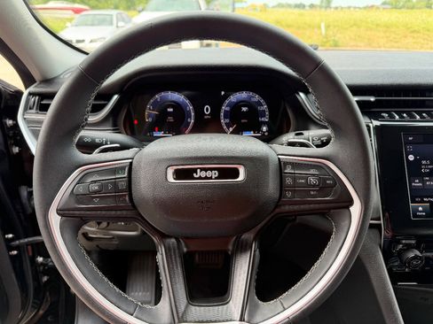 Used 2023 Jeep Grand Cherokee L Laredo AWD/4WD image 9