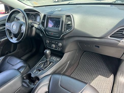 Used 2019 Jeep Cherokee Latitude Plus w/ Comfort/Convenience Group AWD/4WD image 35