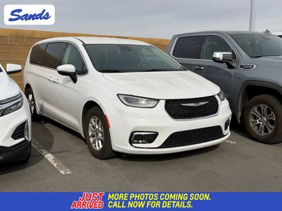 Used 2023 Chrysler Pacifica Touring-L