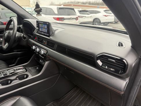 Used 2025 Honda Pilot TrailSport image 31