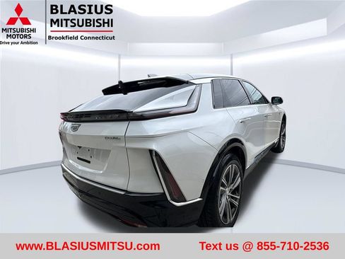 Used 2024 Cadillac Lyriq Luxury AWD/4WD image 9
