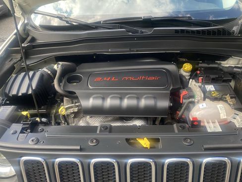 Used 2015 Jeep Renegade Latitude w/ Popular Equipment Group AWD/4WD image 33