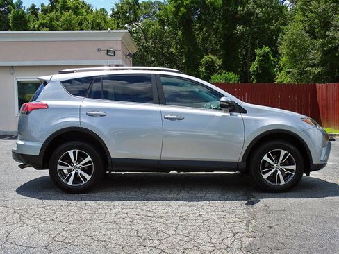 Used 2017 Toyota RAV4 XLE AWD/4WD image 12
