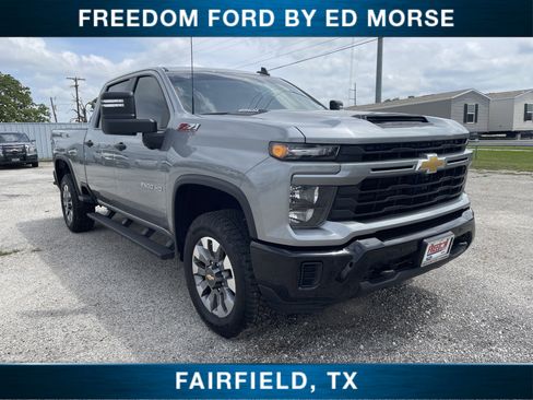 Used 2025 Chevrolet Silverado 2500 Custom w/ Custom Value Package AWD/4WD image 1