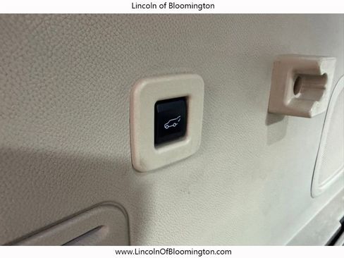 Used 2016 Lincoln Navigator L Reserve image 31