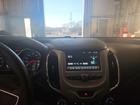 Used 2018 Chevrolet Cruze LS image 14