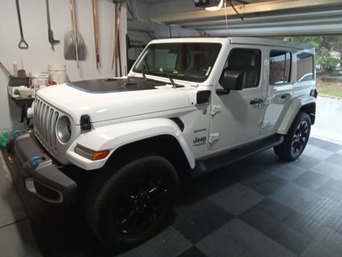 Used 2022 Jeep Wrangler Unlimited Sahara w/ Cold Weather Group image 2