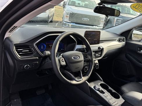 Used 2022 Ford Escape SEL w/ Technology Package image 4