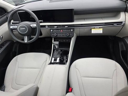 Certified 2025 Hyundai Tucson SE image 26