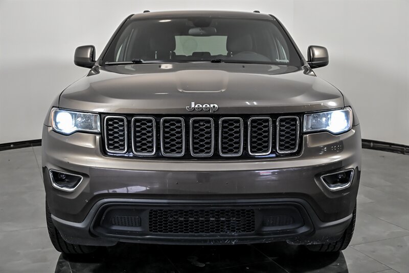 Used 2021 Jeep Grand Cherokee Laredo AWD/4WD image 4