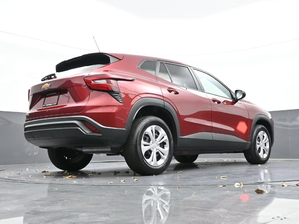 Used 2025 Chevrolet Trax LS FWD image 24