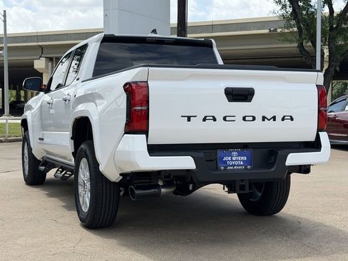 Used 2026 Toyota Tacoma SR5 RWD image 7