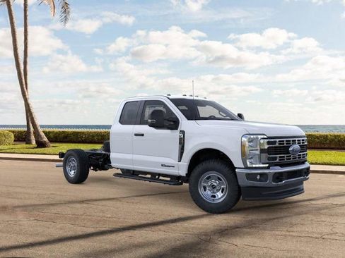 New 2025 Ford F350 XL w/ XL Chrome Package image 7