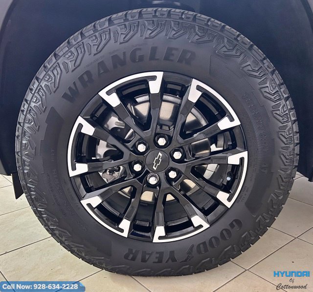 Used 2025 Chevrolet Traverse Z71 w/ Enhanced Driving Package AWD/4WD image 9