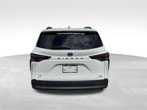 Certified 2024 Toyota Sienna XLE w/ XLE Plus Package AWD/4WD image 6